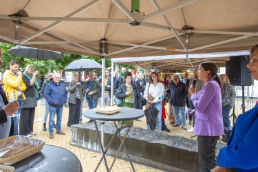 Groningen opening Minervaplein met weth Wijnja 03