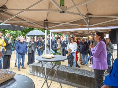 Groningen opening Minervaplein met weth Wijnja 03